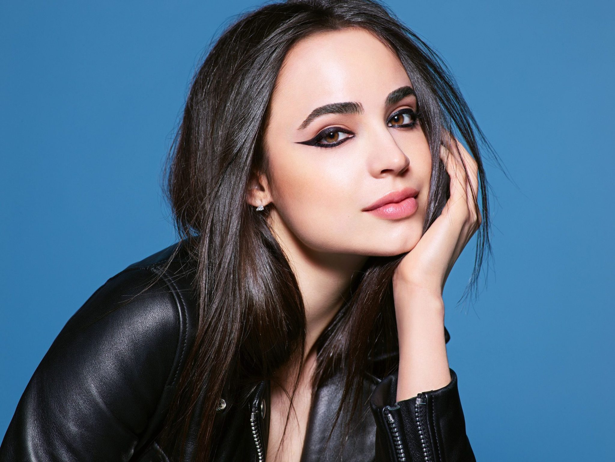 Sofia Carson – Boob Size and Measurements - Measurements Info