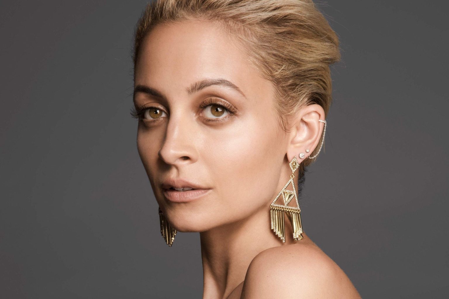 Nicole Richie All Body Measurements Including Boobs Waist Hips And